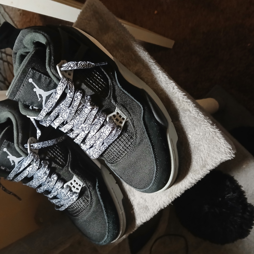Black Sneakers with Patterned Laces